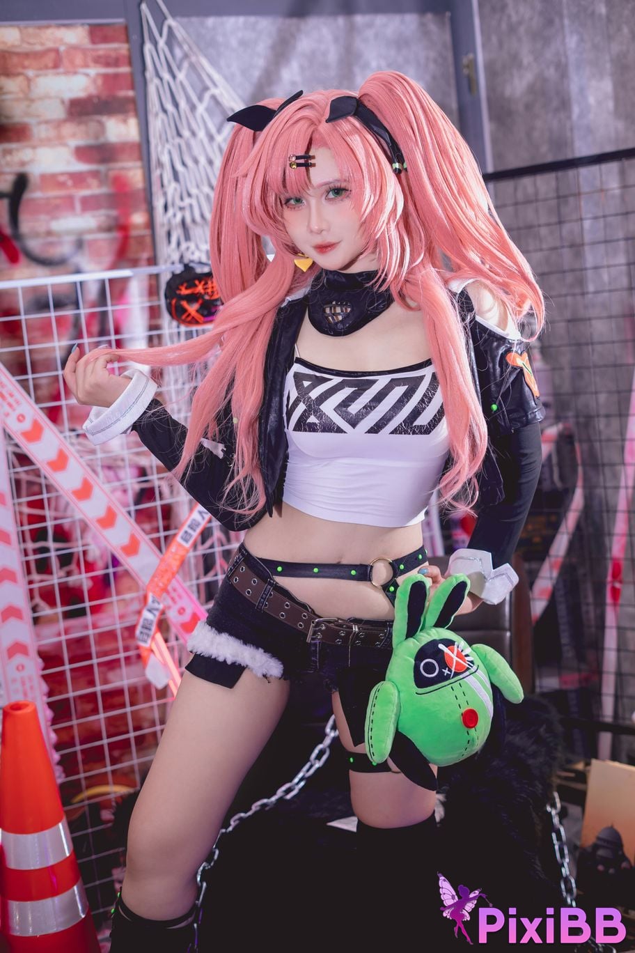 Coser Pyon Nicole Demara PixiBB.COM 001