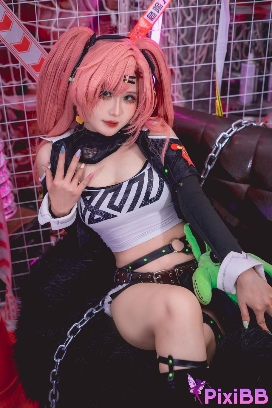 Coser Pyon Nicole Demara PixiBB.COM 012