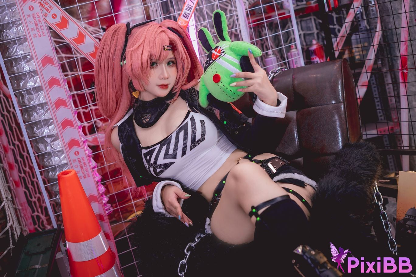 Coser Pyon Nicole Demara PixiBB.COM 013