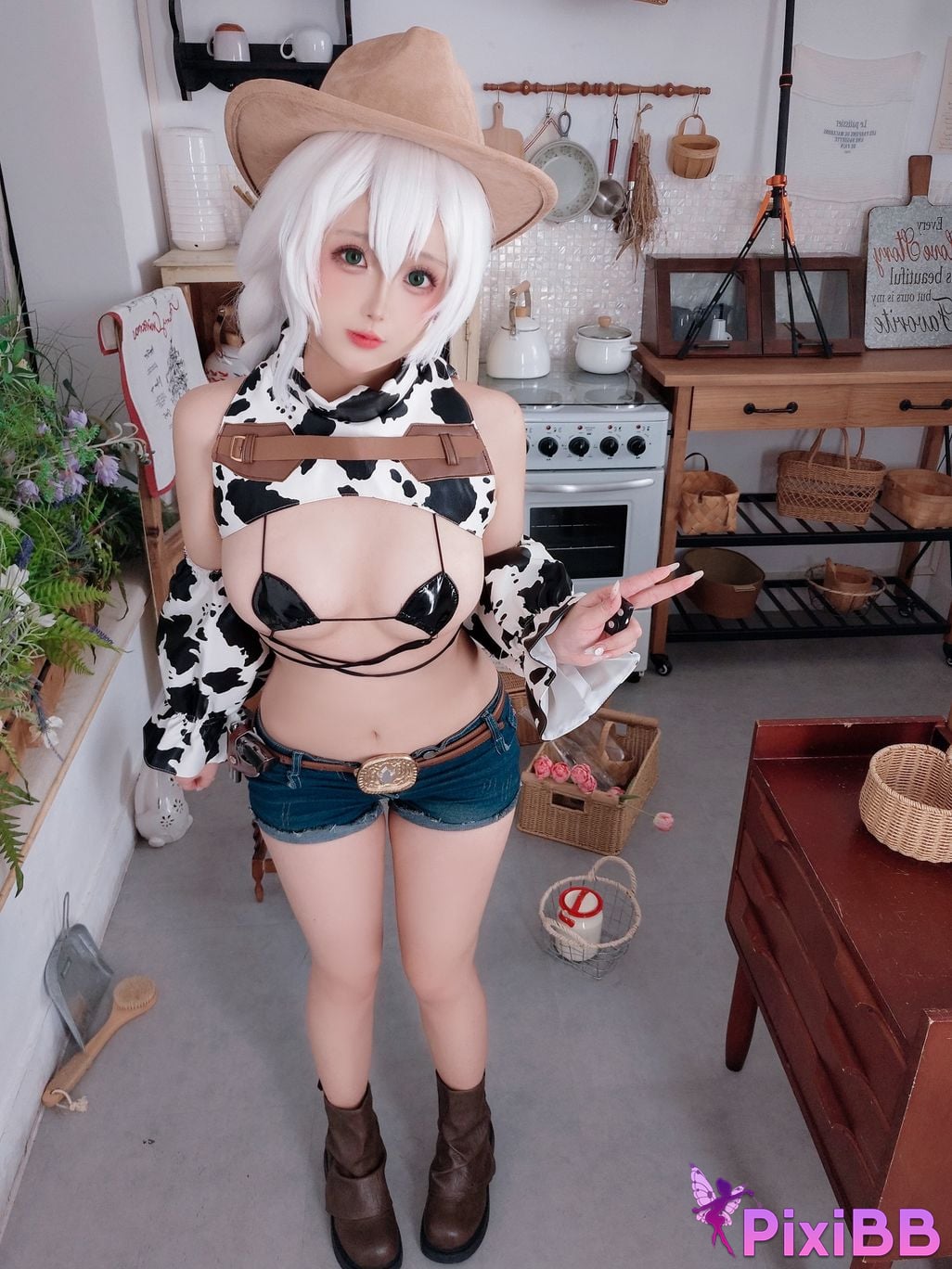 Cosplayer Hinajiao milkmaid PixiBB.COM 066