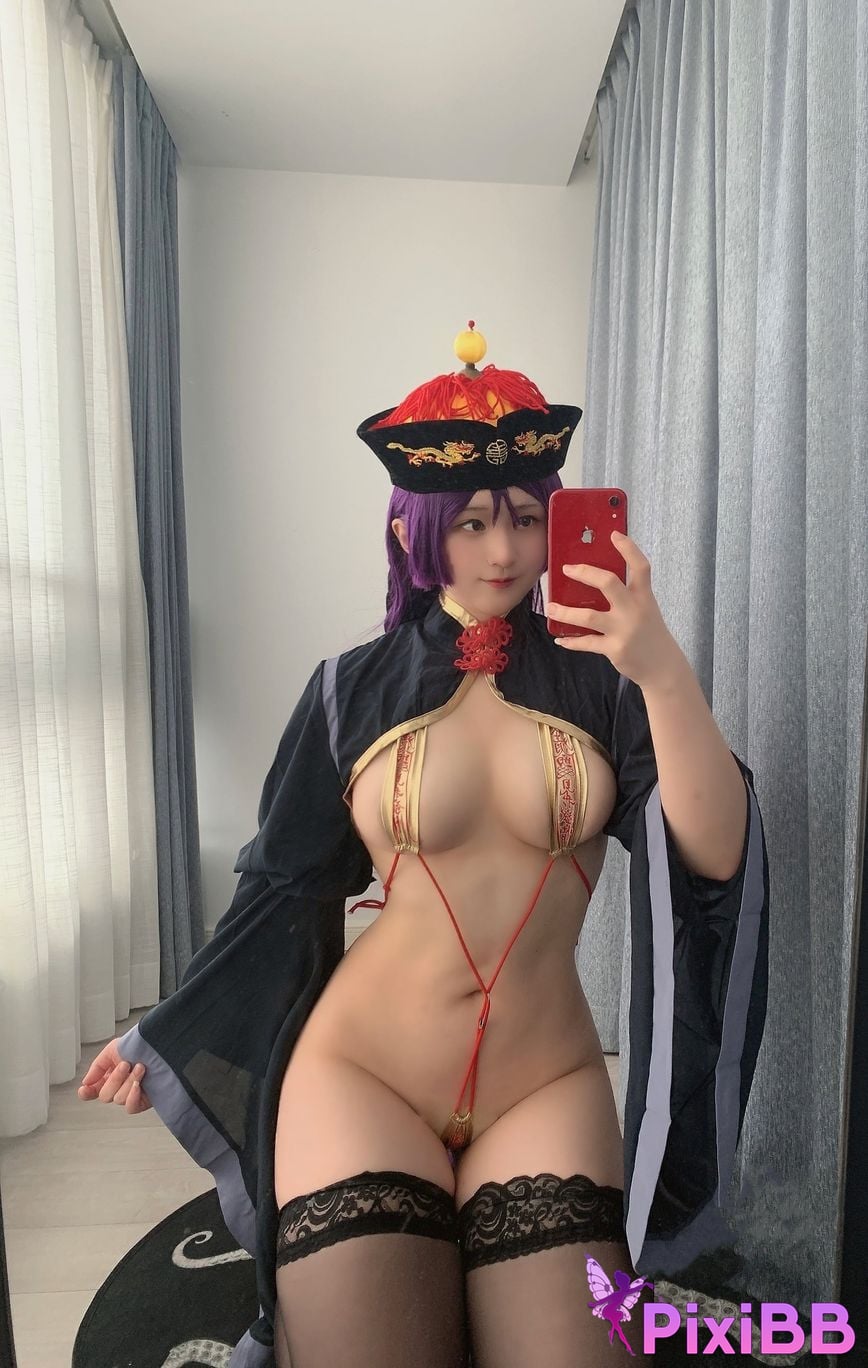 Cosplayer Zyra autumn Boobs glow zombie girl selfie PixiBB.COM 003