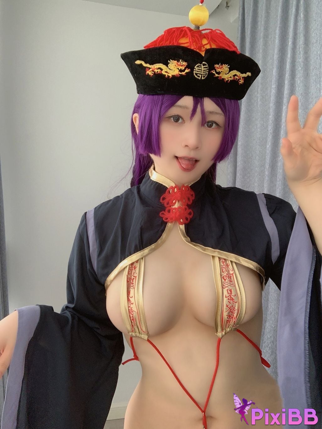 Cosplayer Zyra autumn Boobs glow zombie girl selfie PixiBB.COM 005