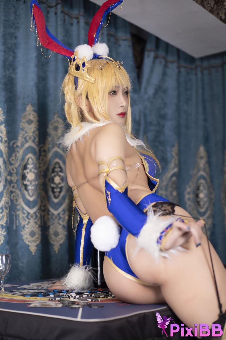 Cosplayer Luo Li LoLiSAMA FGO White gun bunny girl PixiBB.COM 024