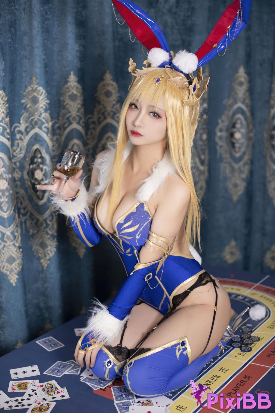 Cosplayer Luo Li LoLiSAMA FGO White gun bunny girl PixiBB.COM 035