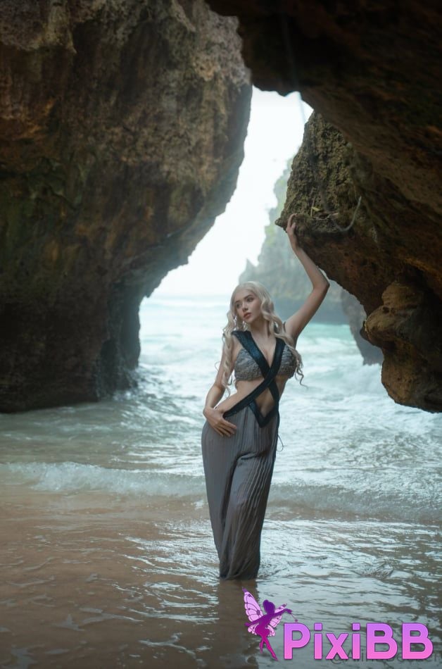 Alina Becker Daenerys Targaryen PixiBB.COM 11