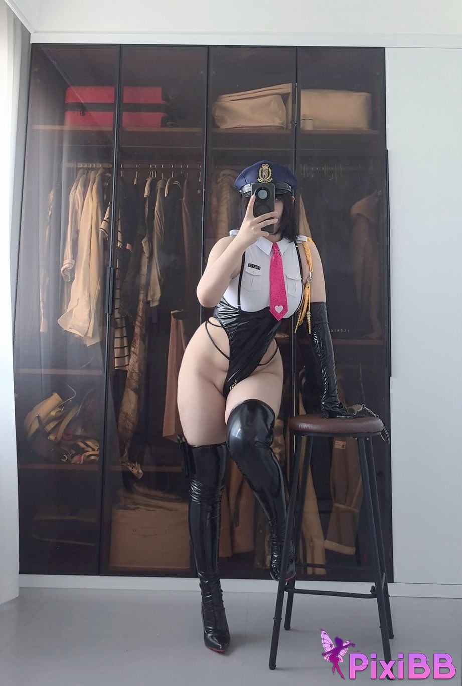 Cosplayer Kuzuo w Saki Utsumiya female police officer PixiBB.COM 007