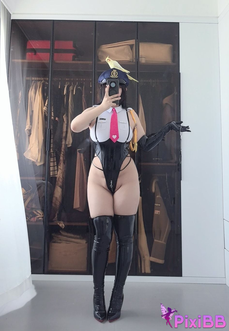 Cosplayer Kuzuo w Saki Utsumiya female police officer PixiBB.COM 010