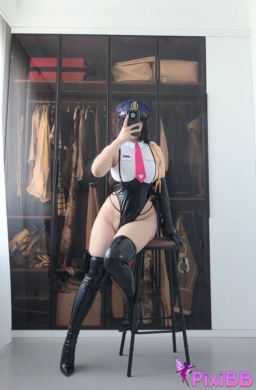 Cosplayer Kuzuo w Saki Utsumiya female police officer PixiBB.COM 011