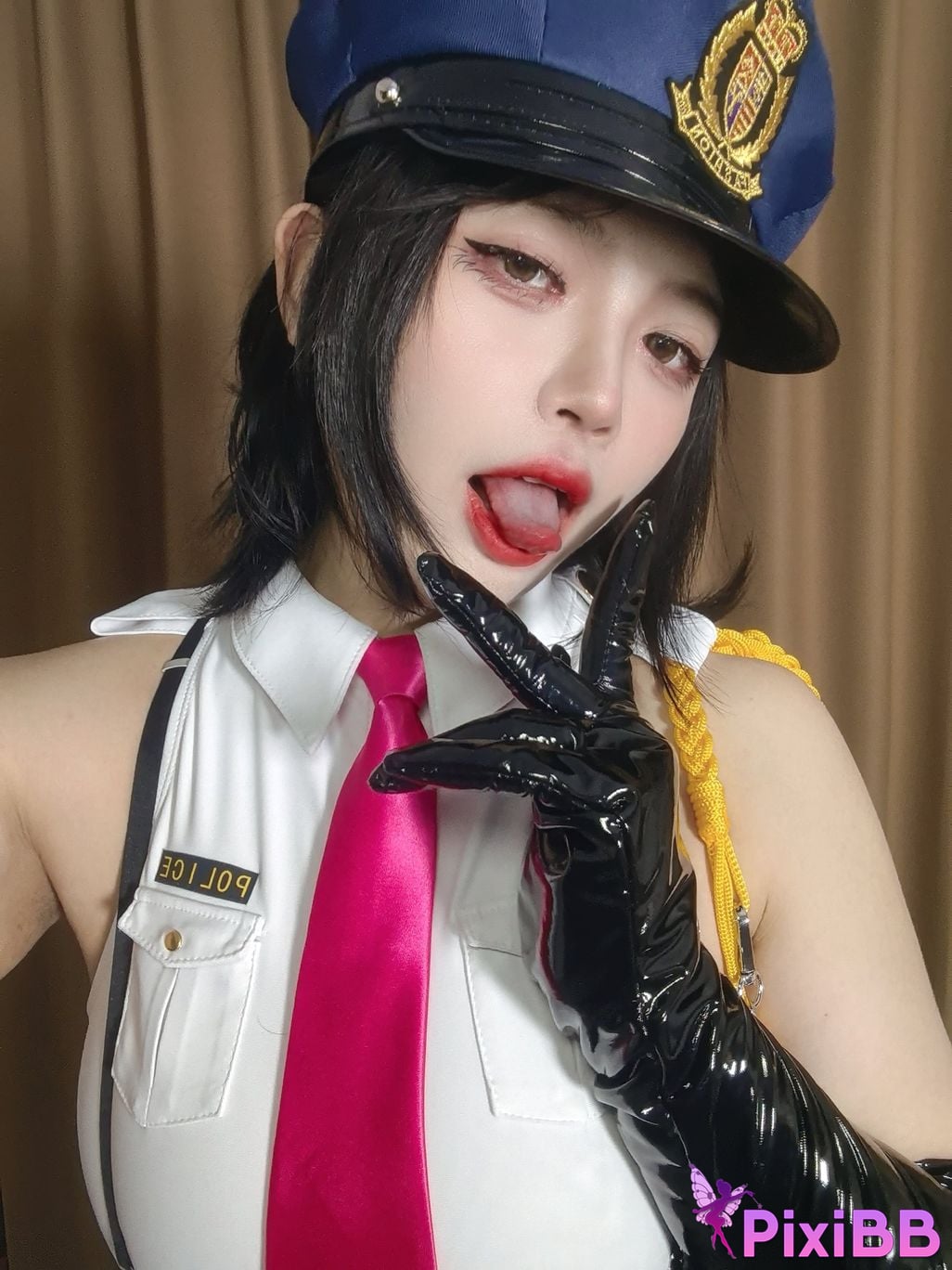 Cosplayer Kuzuo w Saki Utsumiya female police officer PixiBB.COM 025