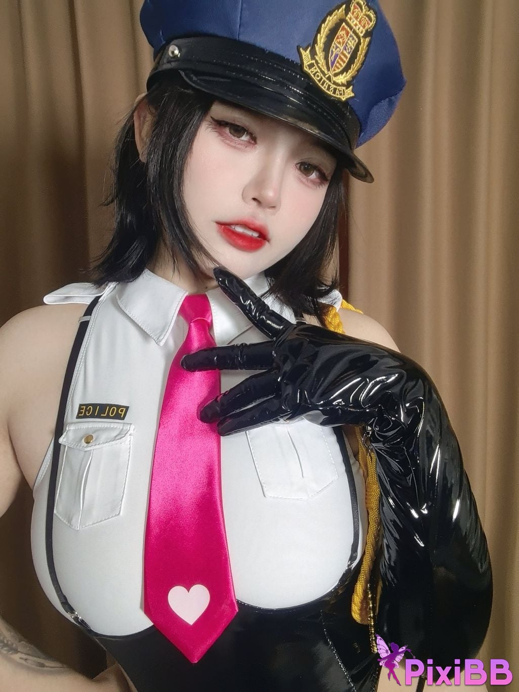Cosplayer Kuzuo w Saki Utsumiya female police officer PixiBB.COM 054
