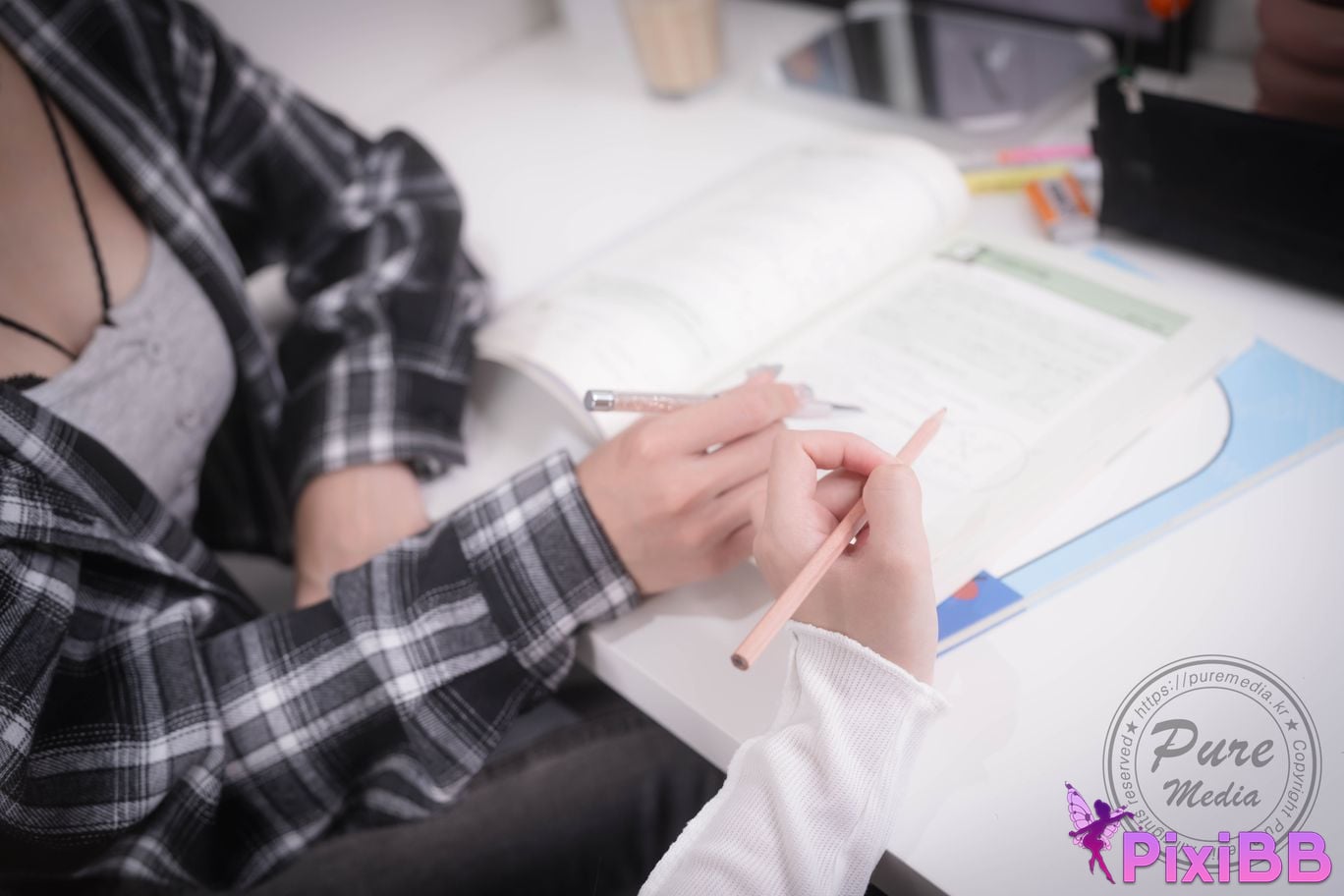 Pure Media Vol.307 Yeha Your Majesty Yuna PixiBB.COM 022