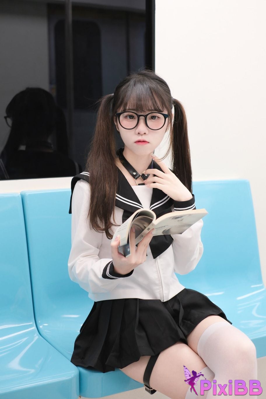 Cosplayer Cocoa Little White Rabbit High school junior high students on the train PixiBB.COM 002