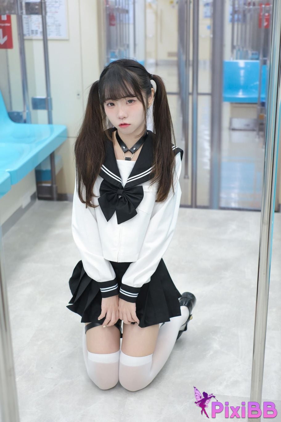 Cosplayer Cocoa Little White Rabbit High school junior high students on the train PixiBB.COM 022