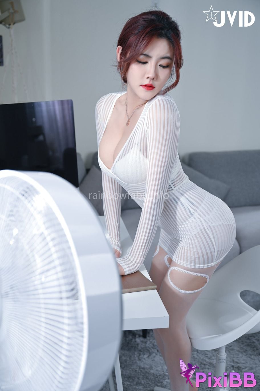 JVID Fei Jue Nuo Shang Ban Shi Xiong Bu Diao Chu Lai De Nu Tong I stopped the nosebleed and kindly reminded me PixiBB.COM 008