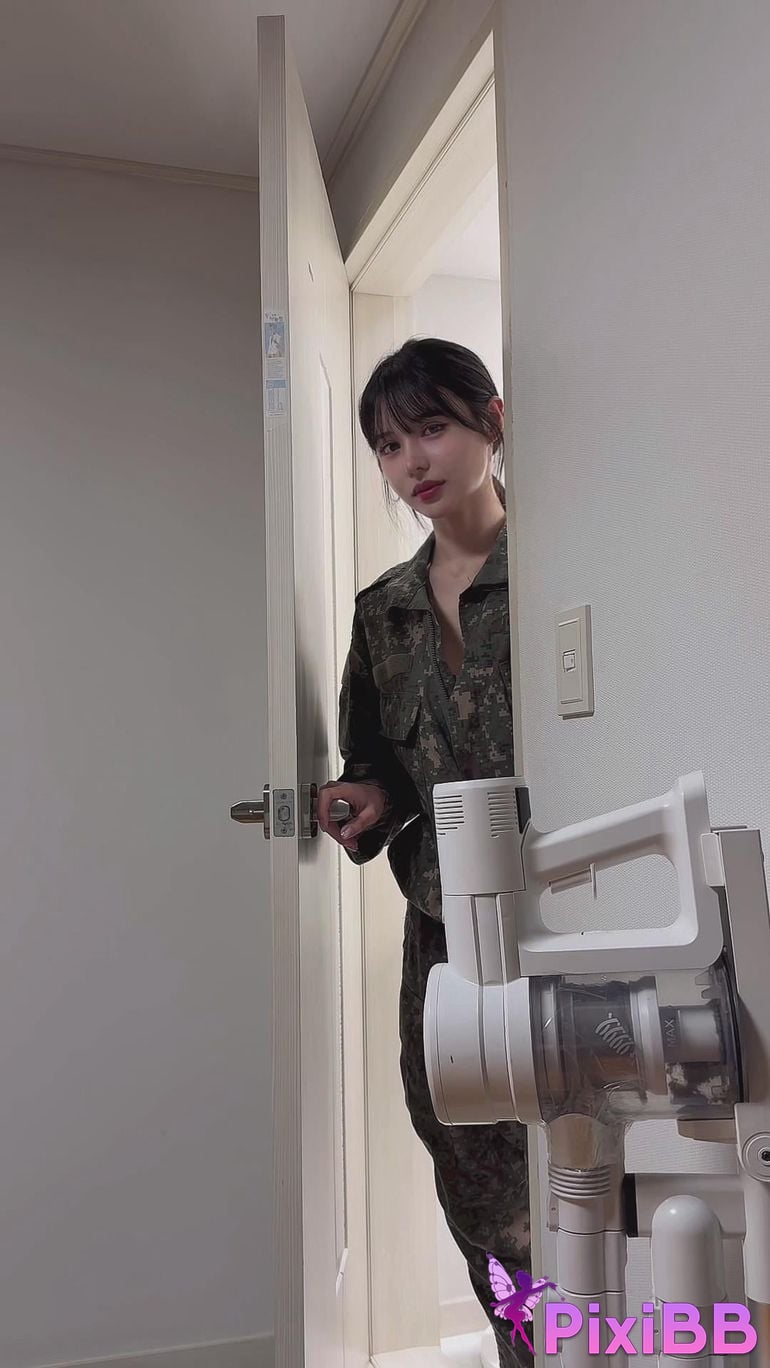 West Coast Allno menstruation middle female soldier PixiBB.COM 001