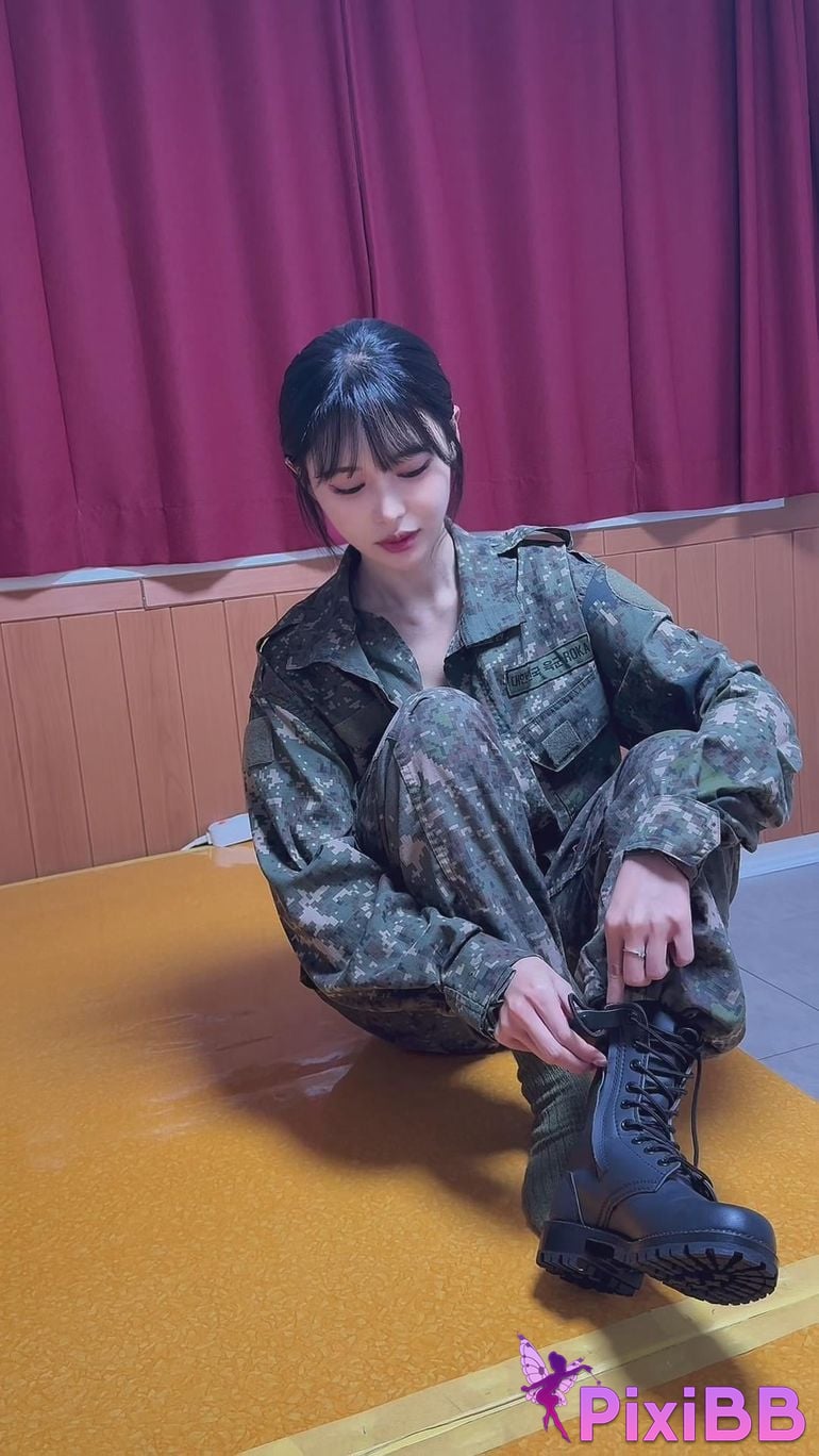 West Coast Allno menstruation middle female soldier PixiBB.COM 003