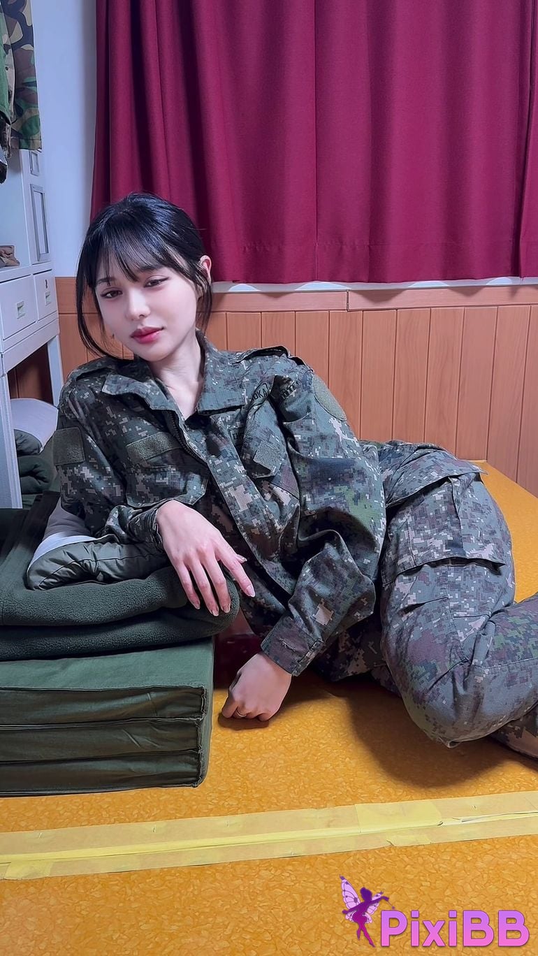 West Coast Allno menstruation middle female soldier PixiBB.COM 010