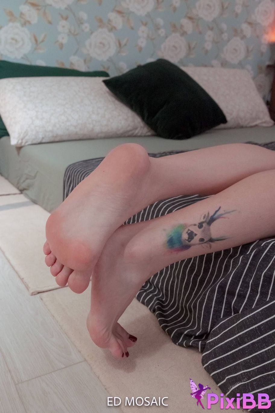 ED Mosaic Erotic photographer Beautiful legs and feet of the goddess PixiBB.COM 010