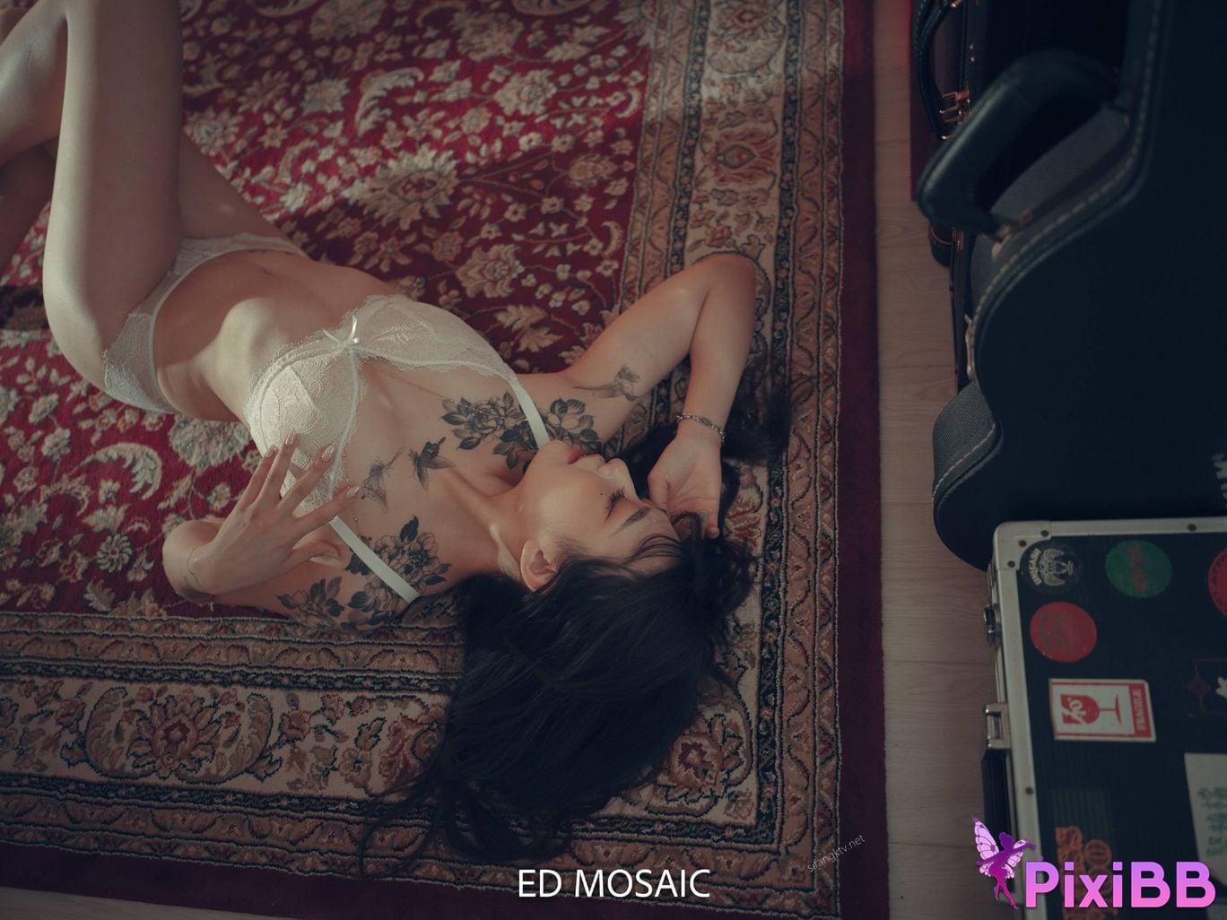 ED Mosaic Yuan Ben Chang Tui Kiki Pai San Ren Ping Mian Xie Zhen Jie Guo Huan Shi Chu Yi Wai Liao PixiBB.COM 124