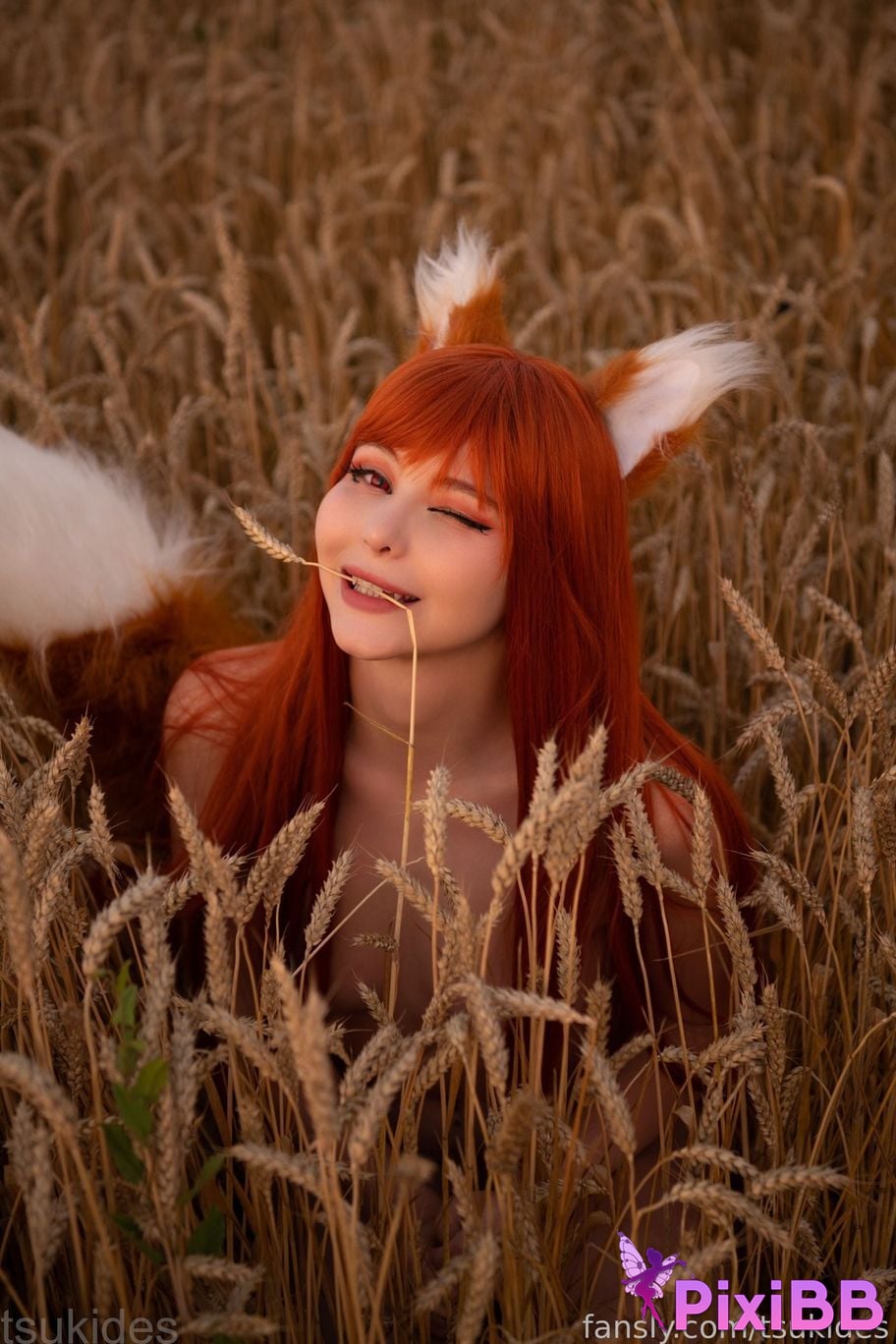 Tsuki Desu Holo PixiBB.COM 48