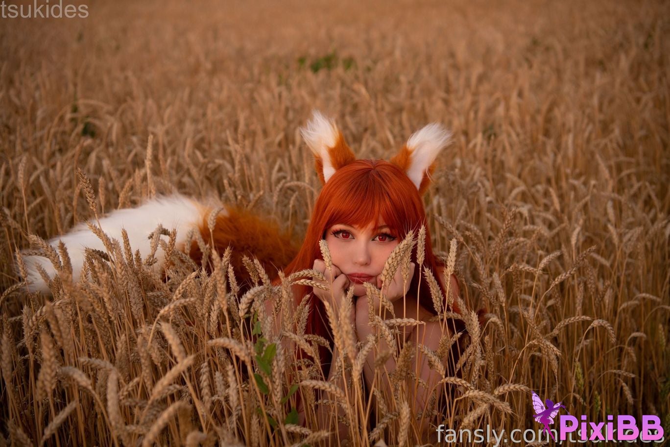 Tsuki Desu Holo PixiBB.COM 52