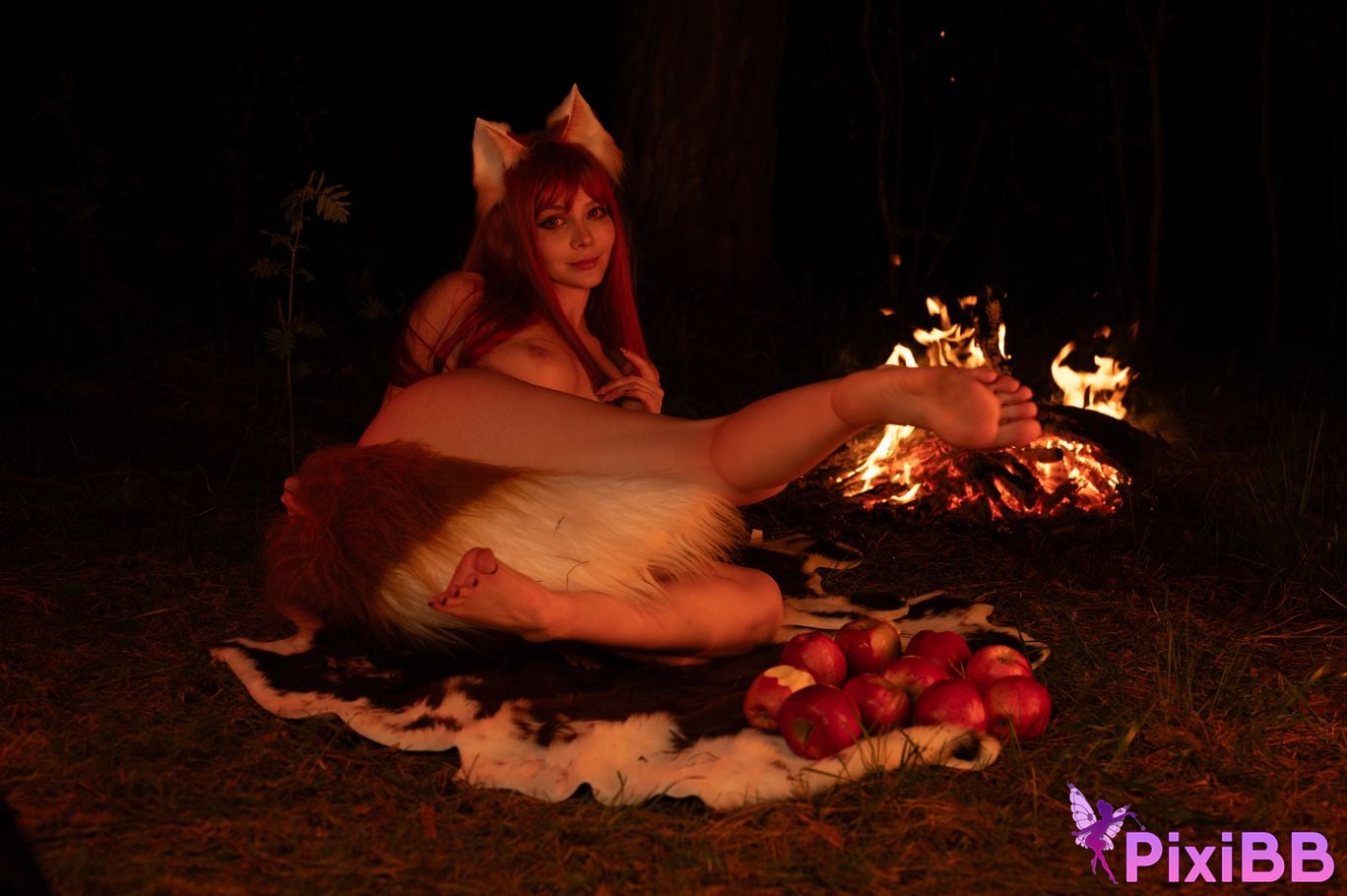 Tsuki Desu Holo At Night PixiBB.COM 28