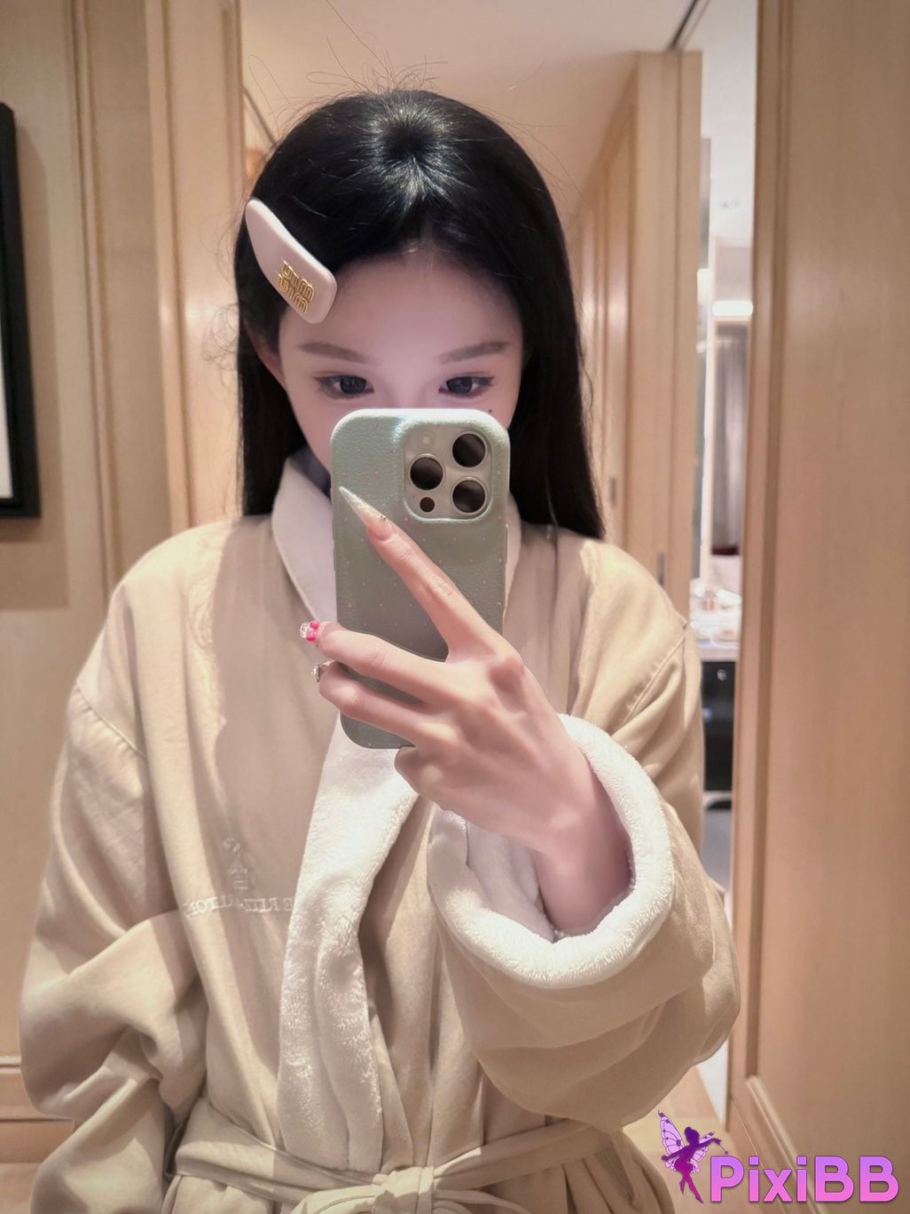 roo8888s Nizi Douyin super beauty contrast blogger The looks and figure are really great PixiBB.COM 013