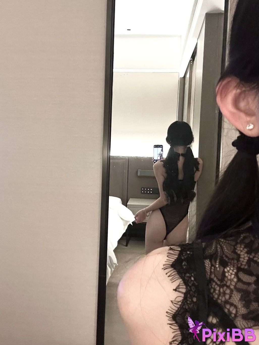 roo8888s Nizi Douyin super beauty contrast blogger The looks and figure are really great PixiBB.COM 031