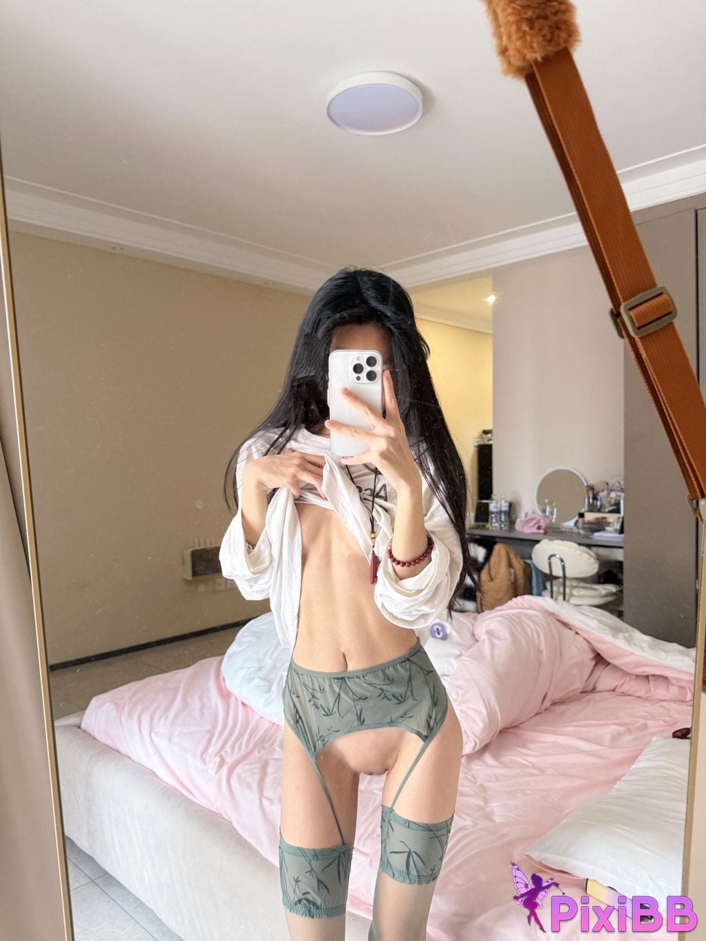 roo8888s Nizi Douyin super beauty contrast blogger The looks and figure are really great PixiBB.COM 054