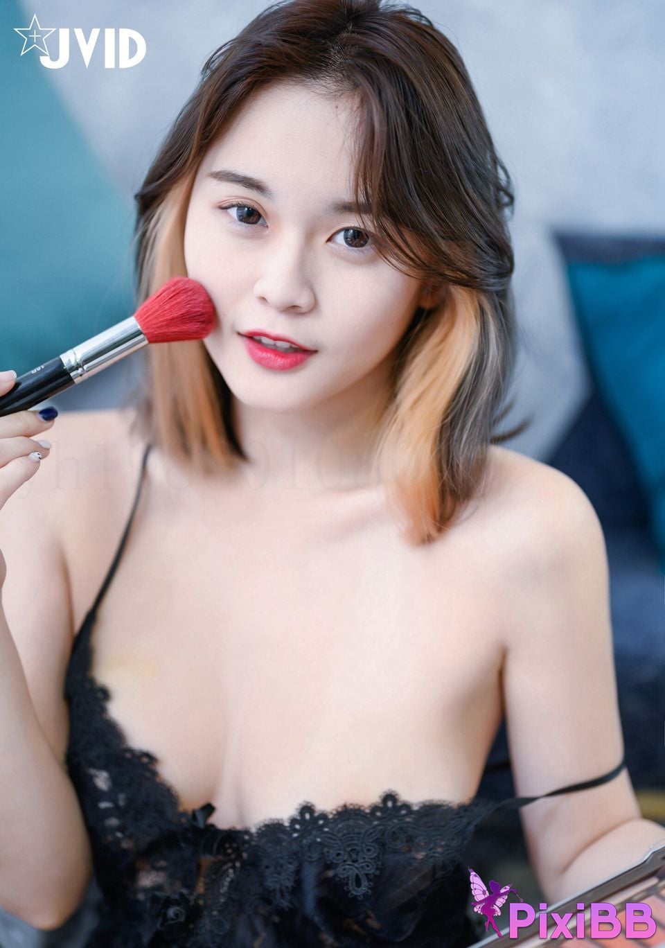 JVID Li Yan Cai Zhuang Shi De Jia Qi Quan Luo Fang Song Shen Xin Ling PixiBB.COM 100