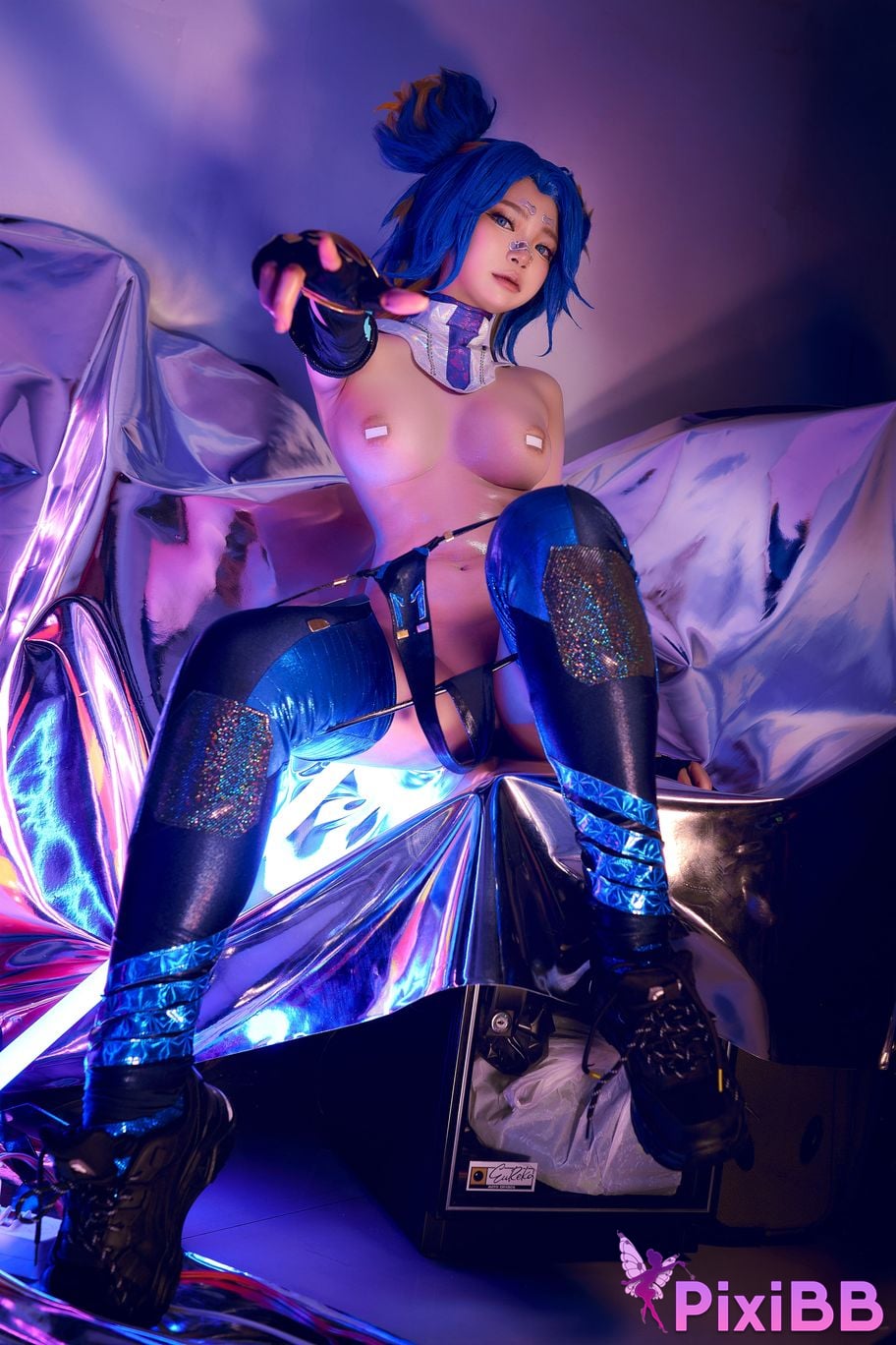 Cosplayer ZinieQ Valorant Fearless Contract neon S PixiBB.COM 030