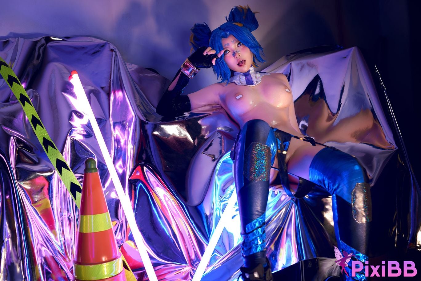 Cosplayer ZinieQ Valorant Fearless Contract neon S PixiBB.COM 031