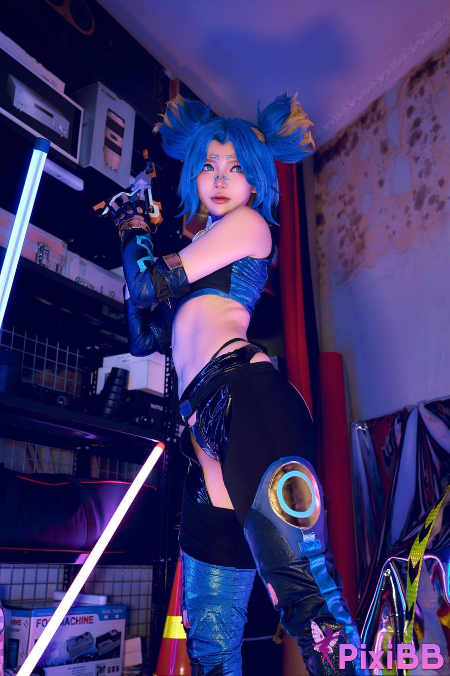 Cosplayer ZinieQ Valorant Neon PixiBB.COM 002