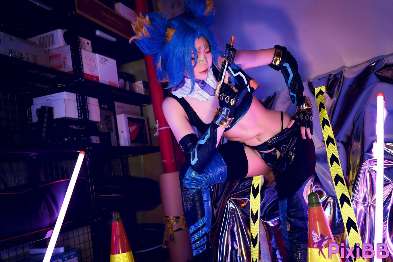 Cosplayer ZinieQ Valorant Neon PixiBB.COM 004