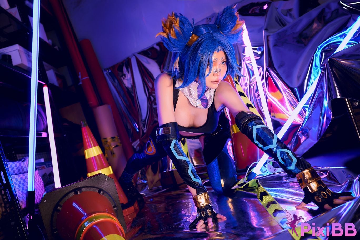 Cosplayer ZinieQ Valorant Neon PixiBB.COM 005