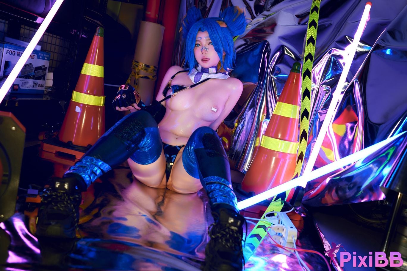 Cosplayer ZinieQ Valorant Neon PixiBB.COM 026