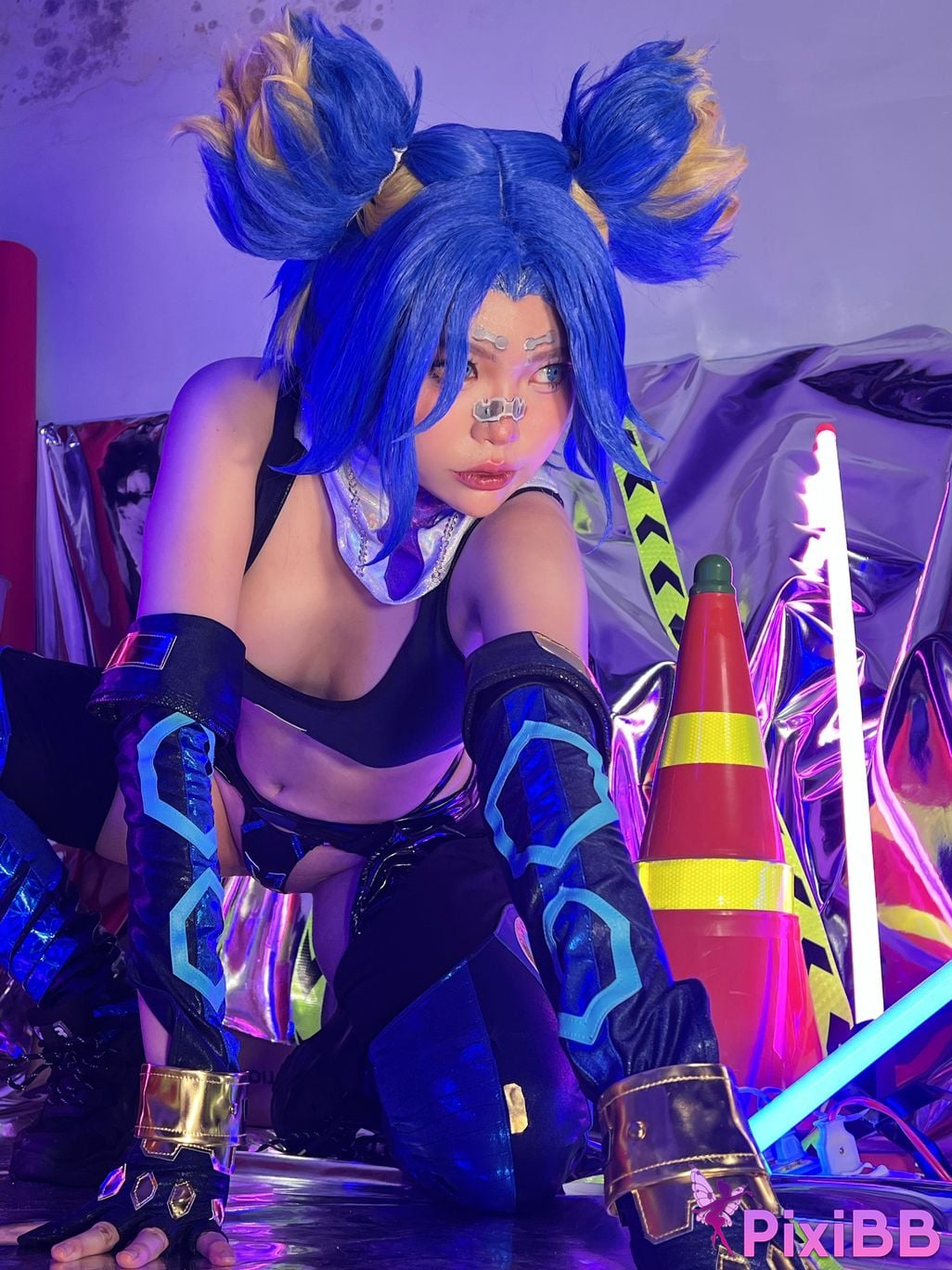 Cosplayer ZinieQ Valorant Neon PixiBB.COM 036