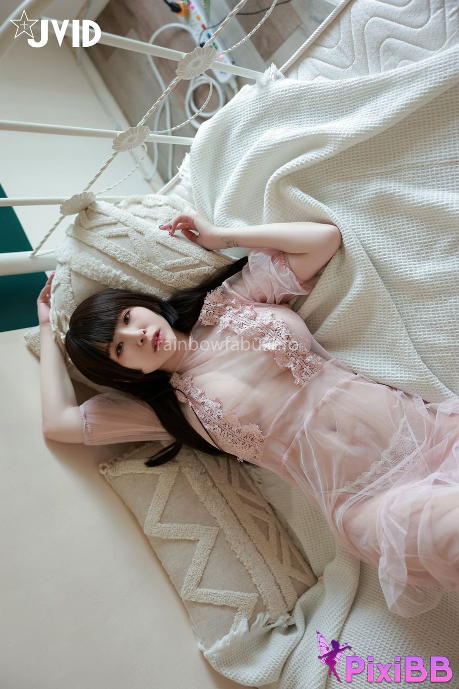 JVID Li Fei Er Zai Hua Cong Zhong Beng Chu You Ren Ju Ru Dan Hun Yuan Qiao Tun Ji Xian Bian De Tiao Dou PixiBB.COM 012