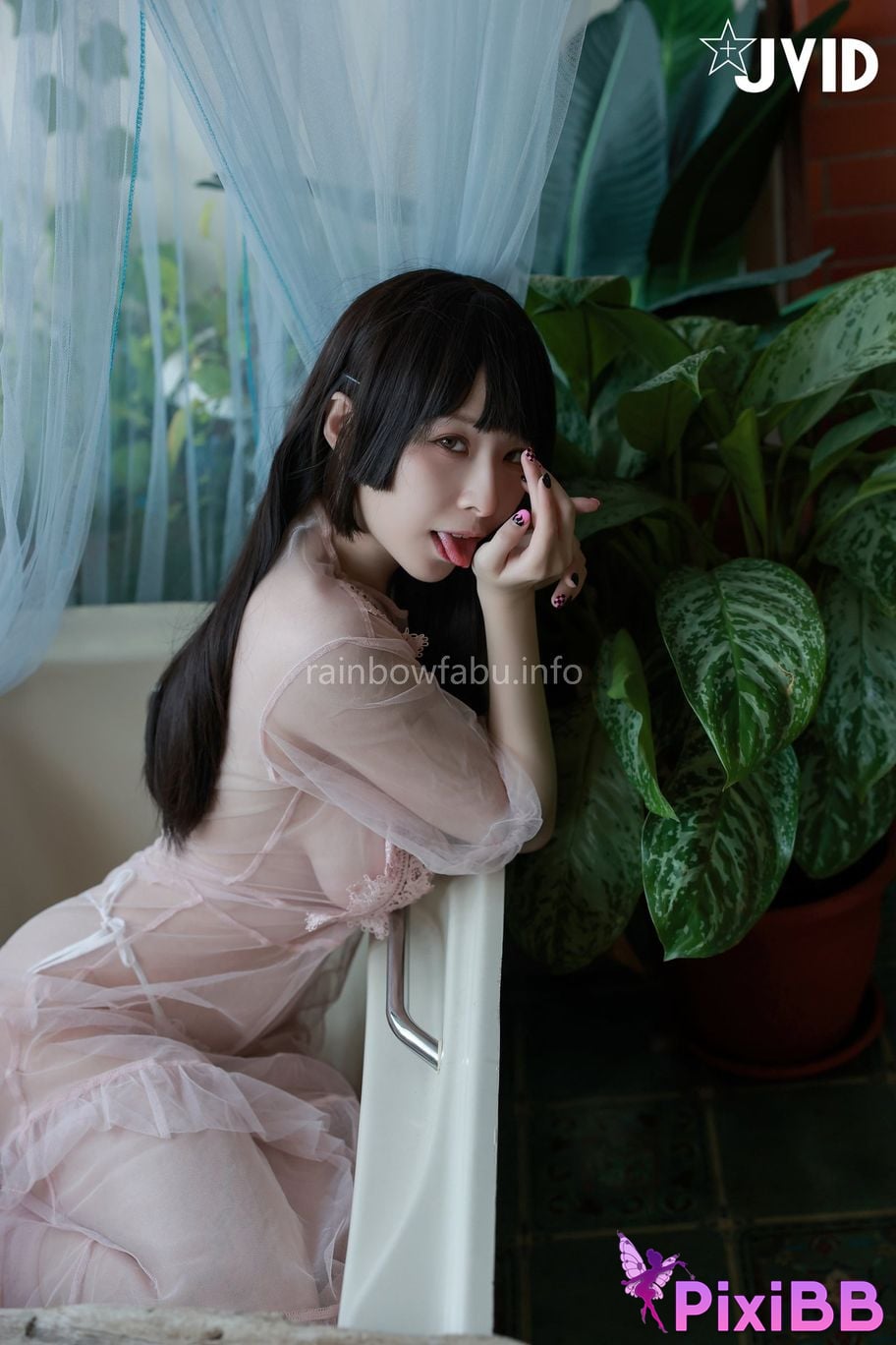 JVID Li Fei Er Zai Hua Cong Zhong Beng Chu You Ren Ju Ru Dan Hun Yuan Qiao Tun Ji Xian Bian De Tiao Dou PixiBB.COM 017