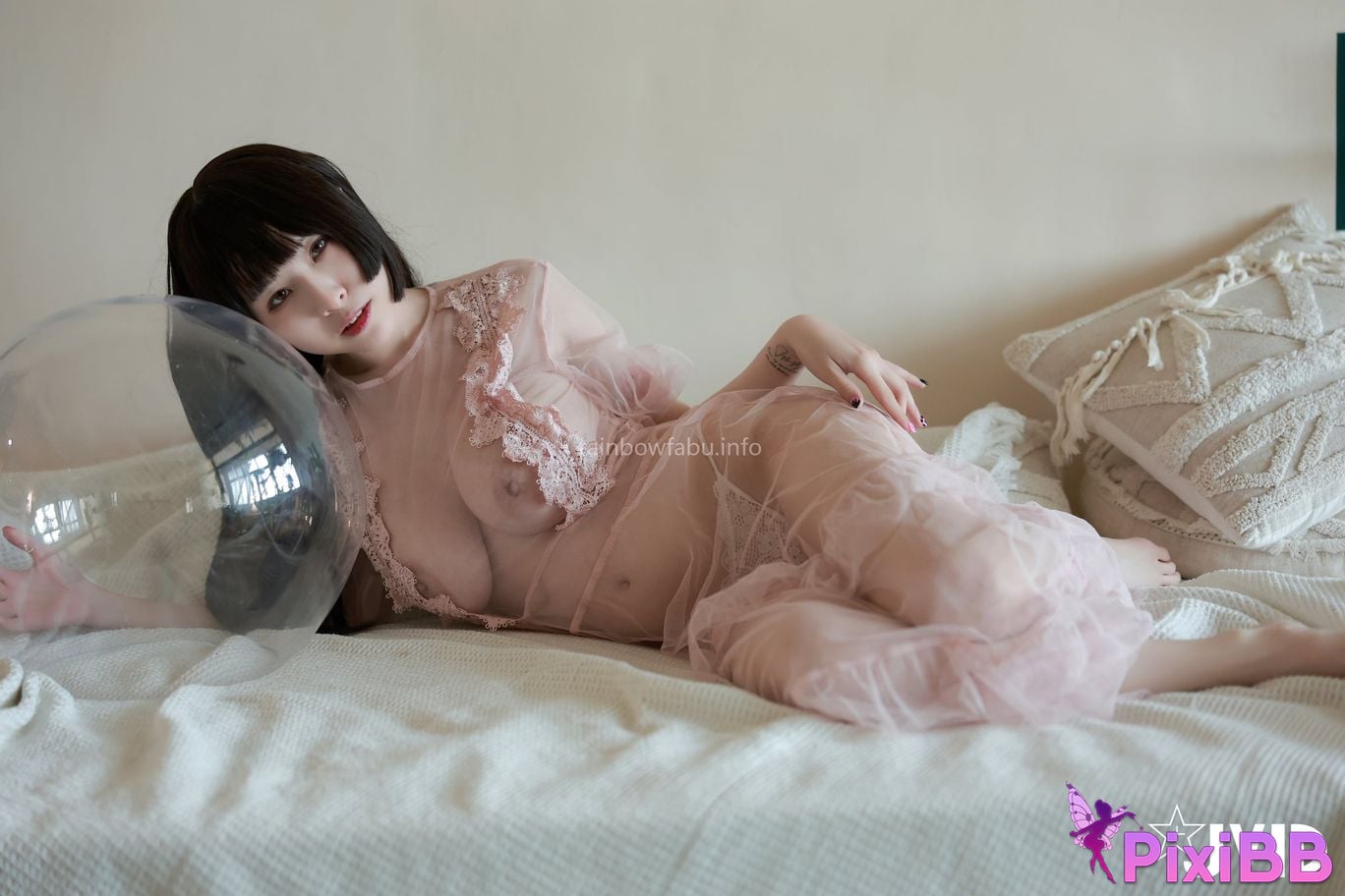 JVID Li Fei Er Zai Hua Cong Zhong Beng Chu You Ren Ju Ru Dan Hun Yuan Qiao Tun Ji Xian Bian De Tiao Dou PixiBB.COM 020