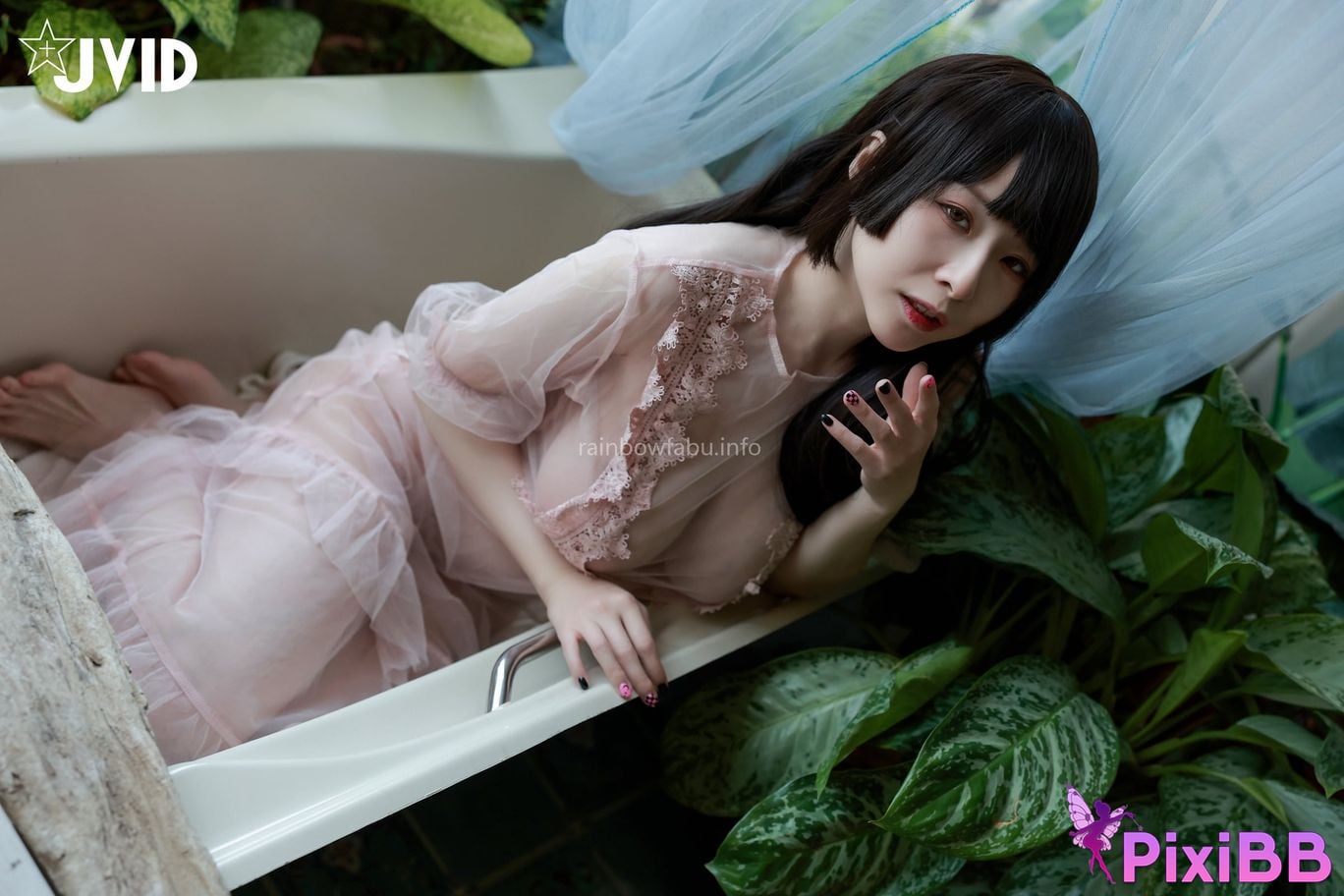 JVID Li Fei Er Zai Hua Cong Zhong Beng Chu You Ren Ju Ru Dan Hun Yuan Qiao Tun Ji Xian Bian De Tiao Dou PixiBB.COM 052