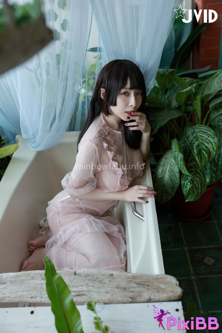 JVID Li Fei Er Zai Hua Cong Zhong Beng Chu You Ren Ju Ru Dan Hun Yuan Qiao Tun Ji Xian Bian De Tiao Dou PixiBB.COM 057