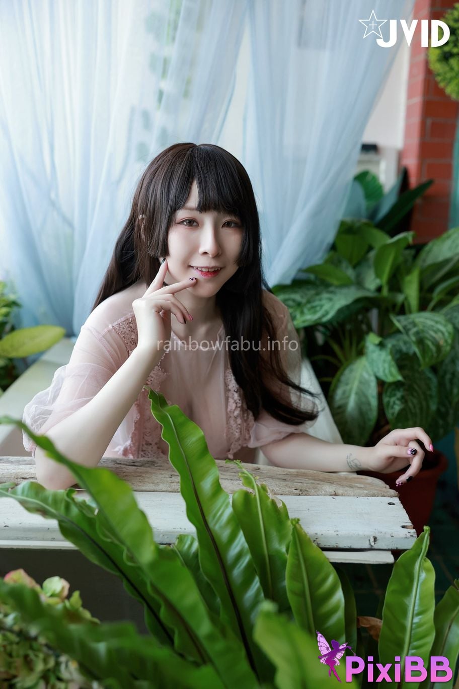 JVID Li Fei Er Zai Hua Cong Zhong Beng Chu You Ren Ju Ru Dan Hun Yuan Qiao Tun Ji Xian Bian De Tiao Dou PixiBB.COM 064