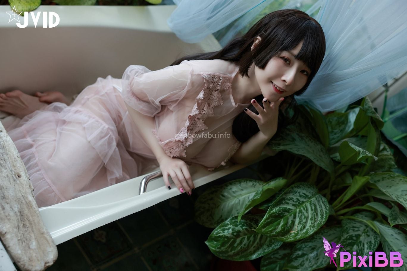 JVID Li Fei Er Zai Hua Cong Zhong Beng Chu You Ren Ju Ru Dan Hun Yuan Qiao Tun Ji Xian Bian De Tiao Dou PixiBB.COM 086