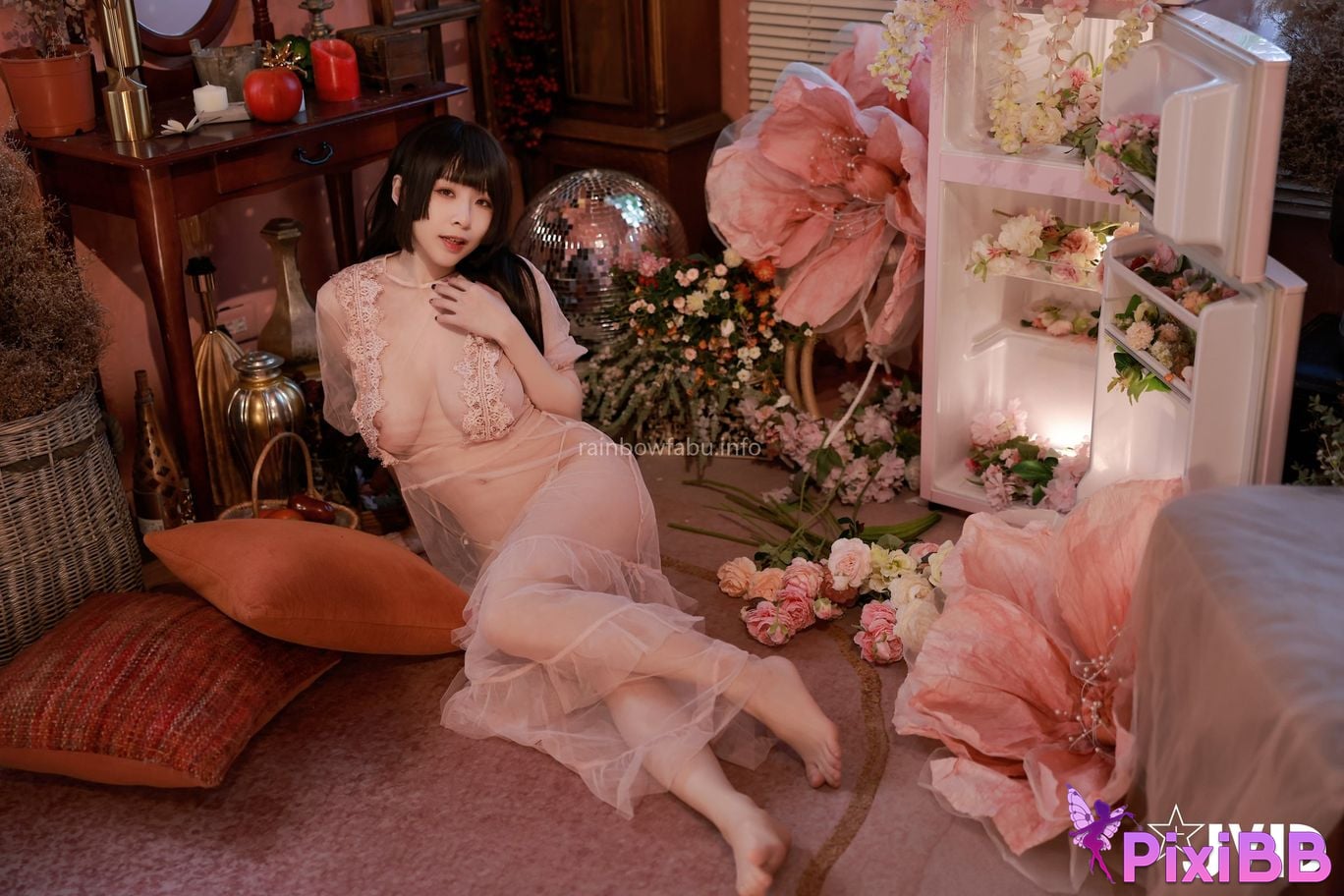 JVID Li Fei Er Zai Hua Cong Zhong Beng Chu You Ren Ju Ru Dan Hun Yuan Qiao Tun Ji Xian Bian De Tiao Dou PixiBB.COM 102