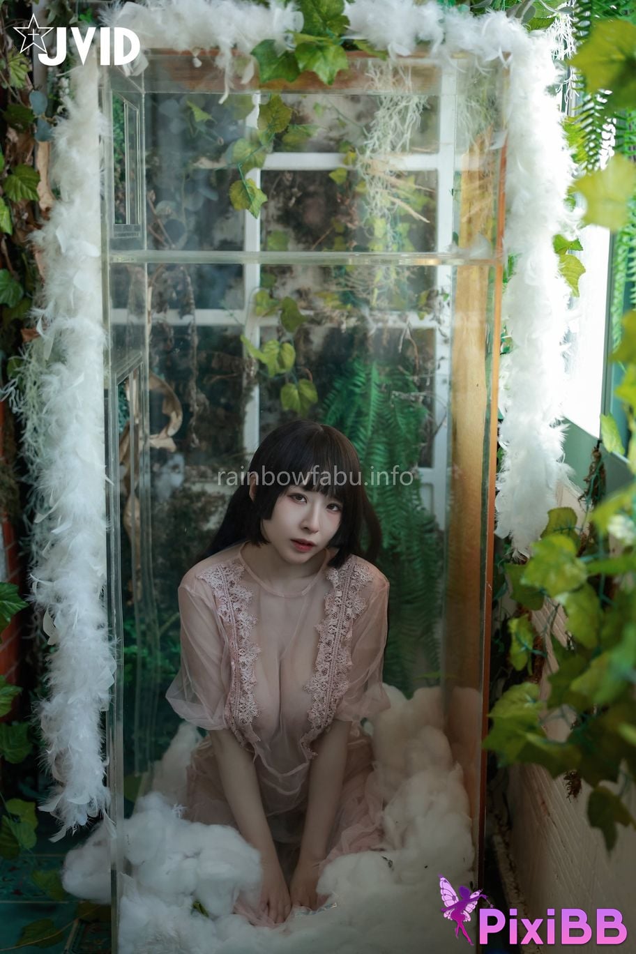 JVID Li Fei Er Zai Hua Cong Zhong Beng Chu You Ren Ju Ru Dan Hun Yuan Qiao Tun Ji Xian Bian De Tiao Dou PixiBB.COM 111