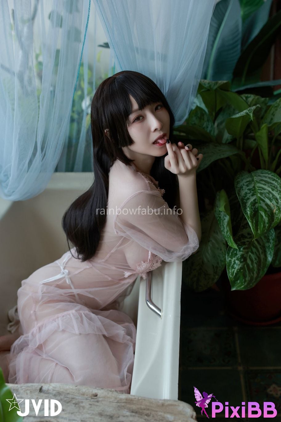 JVID Li Fei Er Zai Hua Cong Zhong Beng Chu You Ren Ju Ru Dan Hun Yuan Qiao Tun Ji Xian Bian De Tiao Dou PixiBB.COM 135