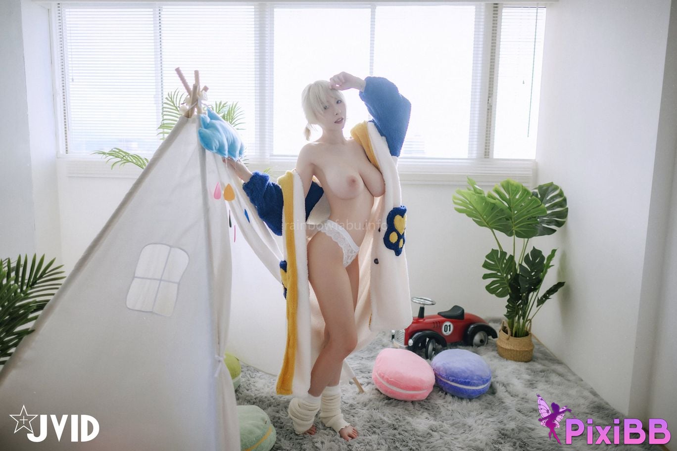 JVID Li Fei Er Bu Ai Chuan Yi Fu De Ju Ru You Huo Bei Chong Zhuang Huang Dong Rang Ren Xie Mo Pen Zhang PixiBB.COM 038