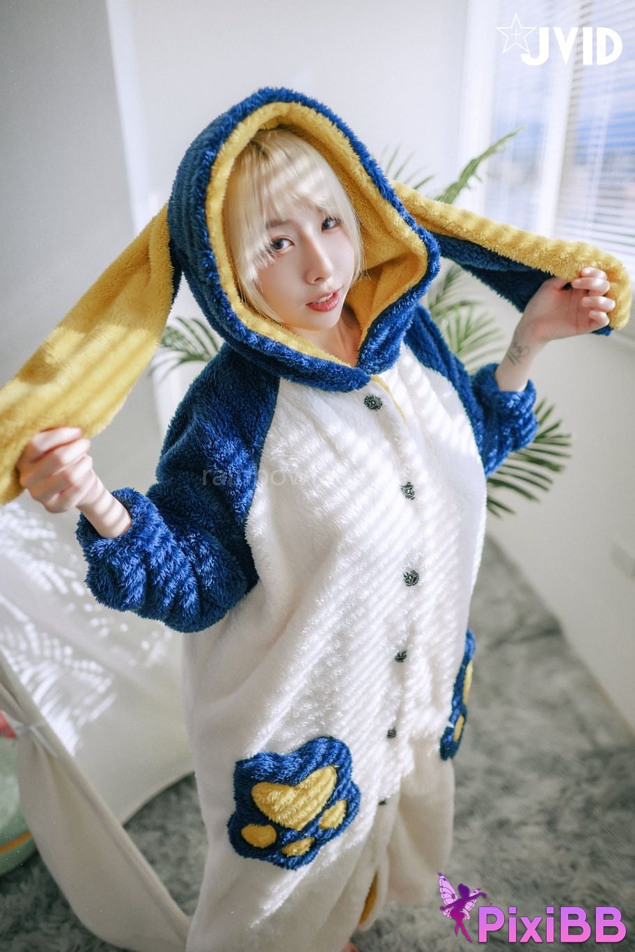 JVID Li Fei Er Bu Ai Chuan Yi Fu De Ju Ru You Huo Bei Chong Zhuang Huang Dong Rang Ren Xie Mo Pen Zhang PixiBB.COM 066