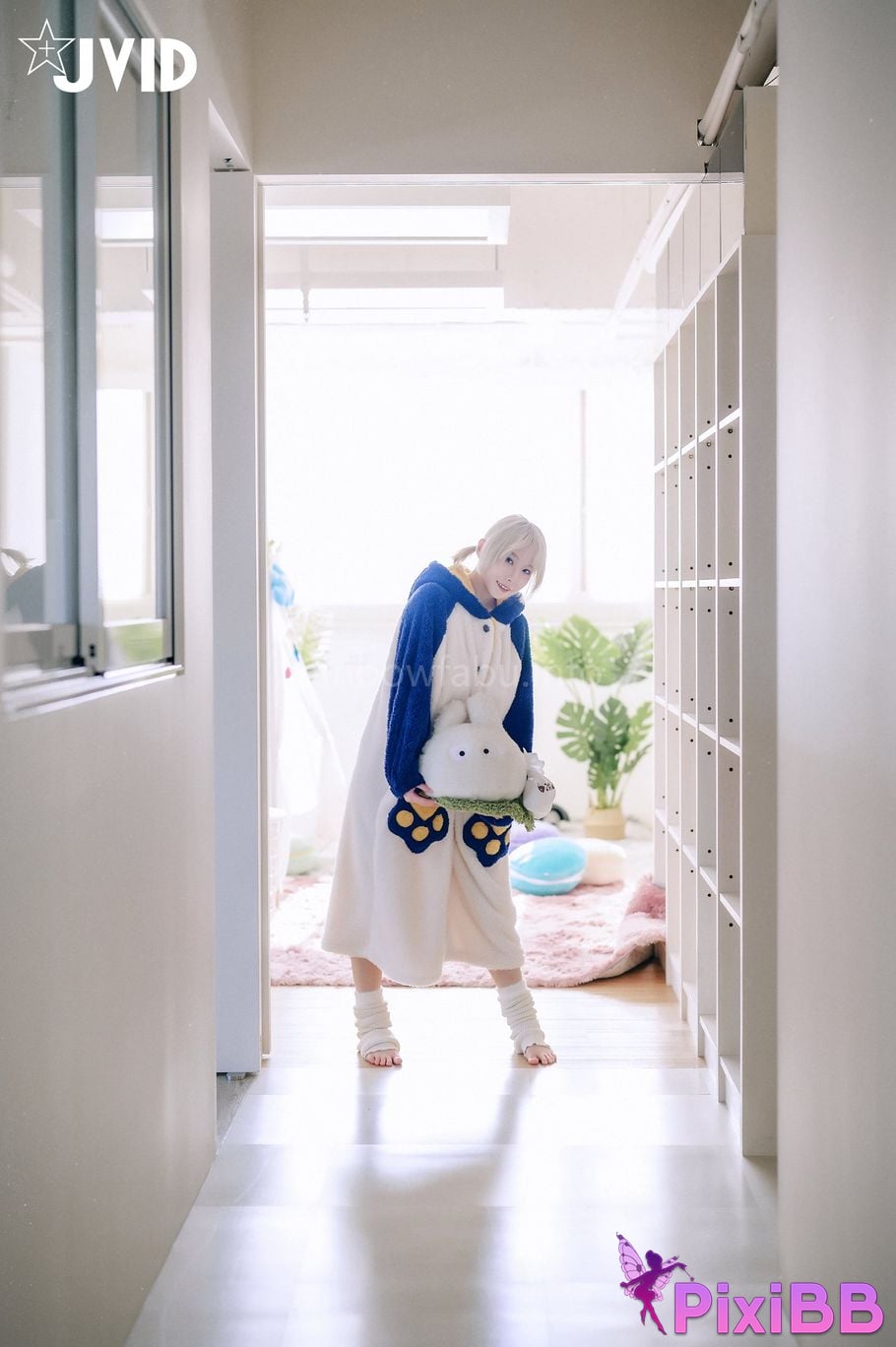 JVID Li Fei Er Bu Ai Chuan Yi Fu De Ju Ru You Huo Bei Chong Zhuang Huang Dong Rang Ren Xie Mo Pen Zhang PixiBB.COM 074